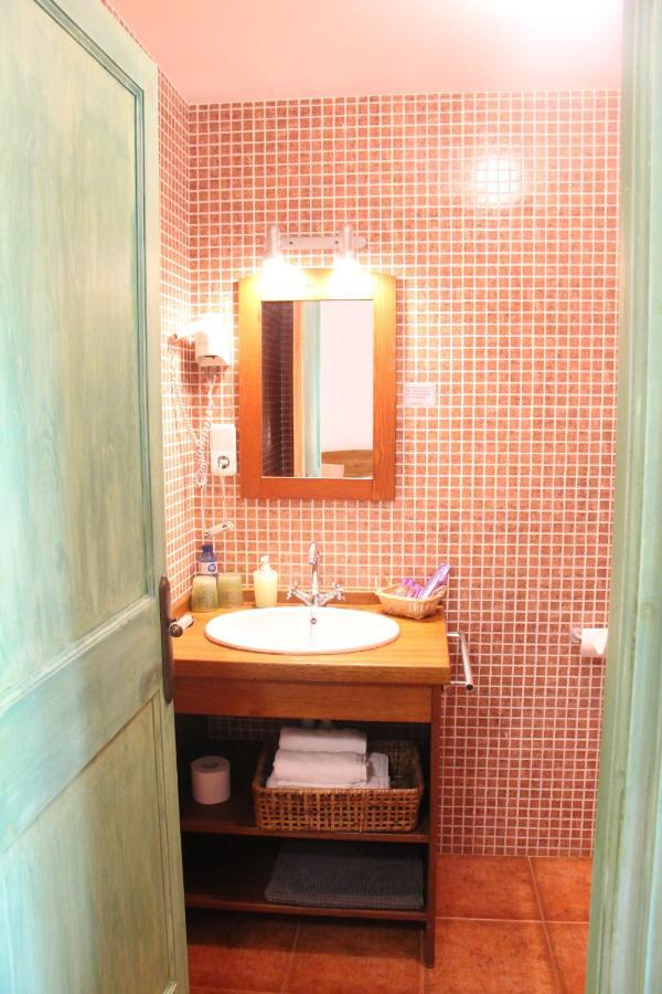 Hostal L'Ou De Reig Montseny Ngoại thất bức ảnh